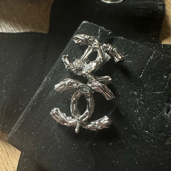 Coco Chanel CC B15P Stud Earrings - Picture 5 of 6